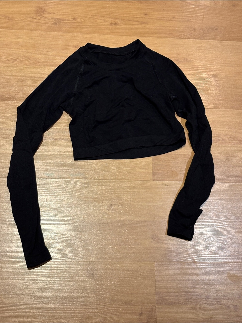 Alphalete Black cropped Long Sleeve Crop Top